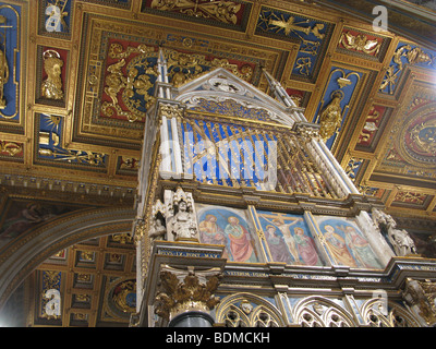 Hauptaltar in San Giovanni in Laterano Basilika, Rom Stockfoto