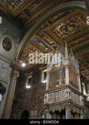 Hauptaltar in San Giovanni in Laterano Basilika, Rom Stockfoto