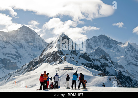 Winterlandschaft mit Skifahrer, Grindelwald, Schweiz, Europa Stockfoto