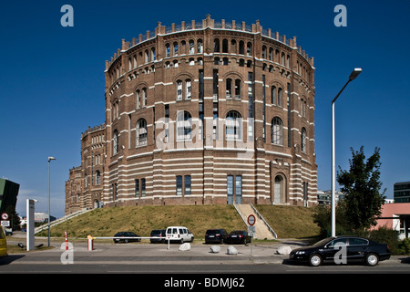 Wien, Simmering, Gasometer D, 1898, Umgebaut von Wilhelm Holzbauer 2001 Stockfoto