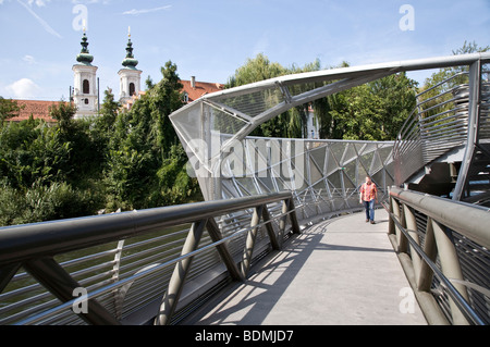 Graz-Steg Zur Murinsel (Mur Insel Mur-Insel) 2003 von Vito Acconci Nach Einer Idee des Grasfresser Robert Punkenhofer Erbaut darüber Stockfoto