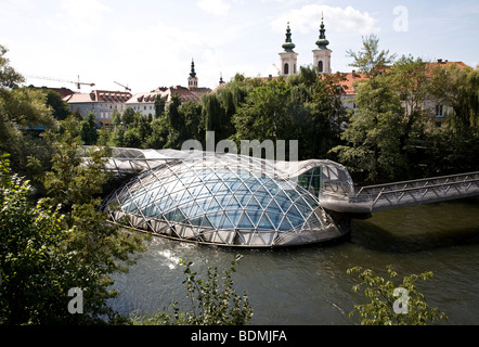 Grazer Murinsel (Mur Insel Mur-Insel) 2003 von Vito Acconci Nach Einer Idee des Grasfresser Robert Punkenhofer Erbaut Darüber Minoriten Stockfoto