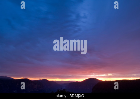 Sonnenaufgang über dem Berg Heu und das Grose Valley, Blue Mountains National Park, New-South.Wales, Australien Stockfoto