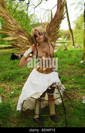 Steampunk Frau posiert auf 2009 Fantasy Fair Haarzuilens Niederlande Europe Stockfoto