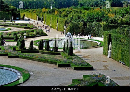 Paris, Frankreich - Luftaufnahme, Touristen beim Besuch des französischen Denkmals, des 'Chateau de Versailles', des französischen Gartens, der städtischen Gärten von Versailles, Landschaftsdesign Stockfoto