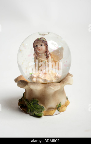 Ausschnitt aus einem Märchen Schnee Sturm Ornament auf weißem Hintergrund Stockfoto