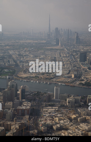 Luftaufnahme über Deira Dubai Stadt aus Flugzeug Stockfoto