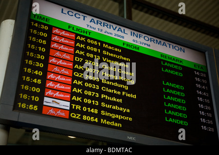 LCC terminal Ankunft an Bord Fluginformationen Stockfoto