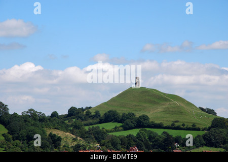 Glastonbury Tor von Wearyall Hill Somerset gesehen. England-Großbritannien Stockfoto