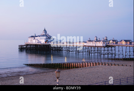 friedliche Eastbourne Pier im frühen Morgenlicht, Großbritannien Stockfoto