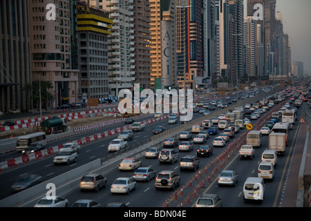 Autos Verkehr stark befahrene Straße Autobahn Autobahn Streifen Stockfoto