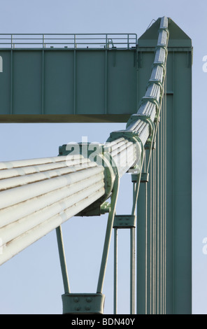 Köln, Bau-Brücke, Rheinbrücke Köln-Rodenkirchen, Detail Pylon Und Seile Stockfoto