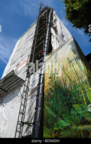 Gerüste mit Dürer-Motiv und Bau Abflussrohr auf Tiergaertnertorturm Tower, Nürnberg, Middle Franconia, Bayern, G Stockfoto