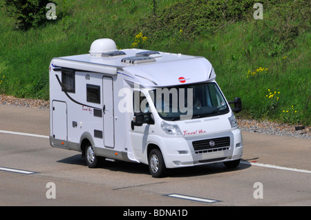 M25 Autobahn Wohnmobil verdeckt Nummernschild Stockfoto