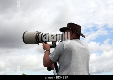 Fotograf mit einem großen Teleobjektiv Stockfoto