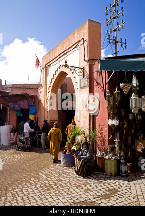 Eintritt zum Souk Talâa (ein beliebter Markt für Geschäfte und Restaurants), Marrakesch, Marokko Stockfoto