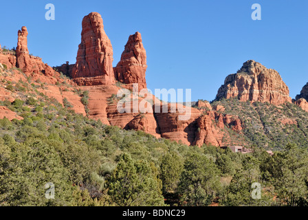 Sandstein-Formationen, Maria und Kind auf der linken Seite, zwei Schwestern daneben, Sedona, Red Rock Country, Arizona, USA Stockfoto