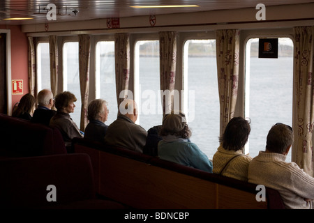 Passagiere auf der Oban Craignure Fähren in Sound of Mull Isle of Mull, Schottland, Vereinigtes Königreich. Stockfoto