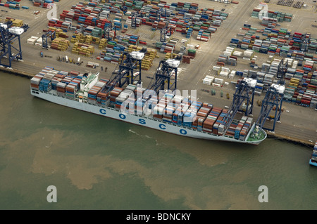 Die Cosco Europe in den Hafen von Felixstowe UK Stockfoto