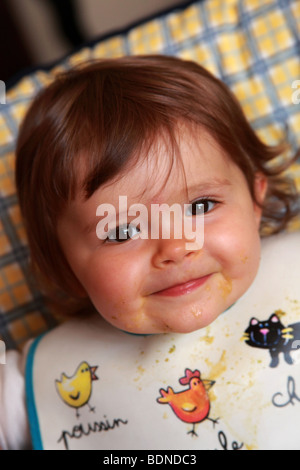 Faustine ist 18 Monate alt Essen. Stockfoto