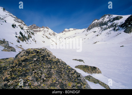 Die eingefroren "Lac Negre" 2500 Meter hoch in den Boreon und den Mercantour Nationalpark Stockfoto