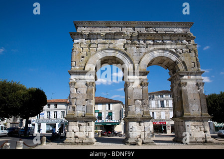 Römischer Hafen Stadttor Arc de Germanicus Bogen in der Nähe Fluss Charente in Saintes, Frankreich. Stockfoto