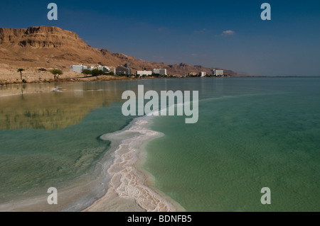 Salzbildung in Ein Bokek Hotel und Resort liegt am Ufer des Toten Meeres, in der Nähe von Neve Zohar. Israel Stockfoto