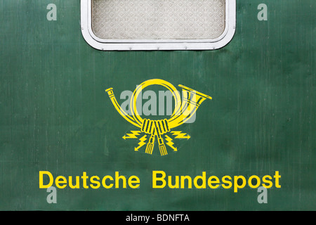 Historische Wagen der deutschen Bundes Post mit alten Posthorn-Logo, ca. 1960, Deutschland Stockfoto