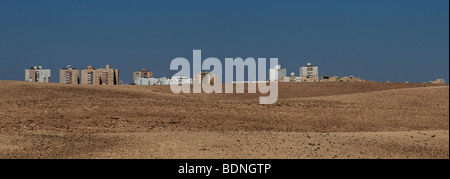 Ein Stadtteil in Arad liegt eine Stadt im südlichen Bezirk von Israel an der Grenze des Negev und der Judäischen Wüste Stockfoto