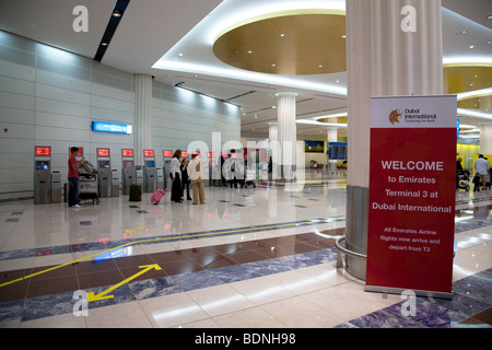 First class Business Class Check-in Halle-dubai Stockfoto
