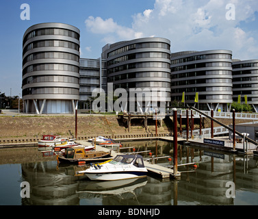 Moderne Architektur im Innenhafen Duisburg, Deutschland. Stockfoto