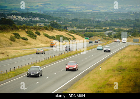 Leichte Verkehr auf der die A55 zweispurigen Schnellstraße Trunk Road in Anglesey nördlich wales UK Stockfoto