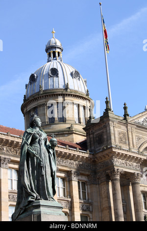 Die Zentralregierung und die Gebäude des Rates in der Innenstadt. Statue von Victoria vor. Victoria Square Birmingham 2009 Stockfoto