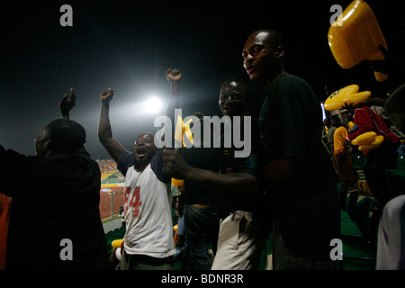 Côte d ' Ivoire-Fans und Unterstützer jubeln ein Ziel. 3. Platz-match zwischen Ghana und der Elfenbeinküste. Afrika Cup. Ghana. Stockfoto
