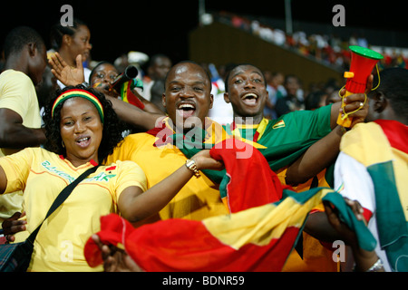 Fans feiern Ghanas Sieg über die Elfenbeinküste in den 3. Platz Spiel für den Afrika Cup der Nationen 2008. Kumasi. Ghana Stockfoto