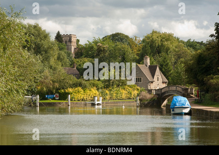 Iffley Lock auf der Themse in Oxford, Oxfordshire, Vereinigtes Königreich Stockfoto