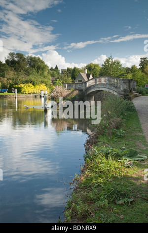 Steg an Iffley Schleuse auf der Themse in Oxford, Oxfordshire, Vereinigtes Königreich Stockfoto