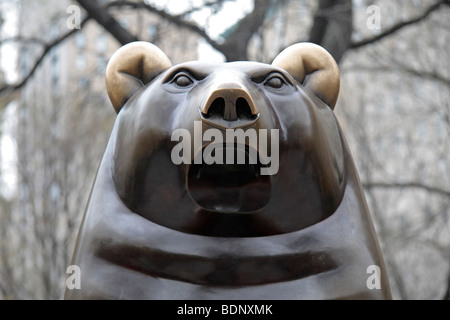 Eine Nahaufnahme von den großen Bären in der Paul Manship Skulptur, "Gruppe von Bären" im Central Park, New York, USA. Stockfoto