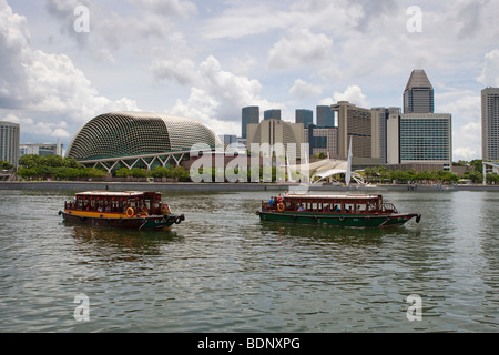 Skyline von Singapur, Marinabay, Esplanade Drive, hinten Esplanade - Theatres on Bay, Kulturzentrum, Pan Pacific, Mandarin Stockfoto