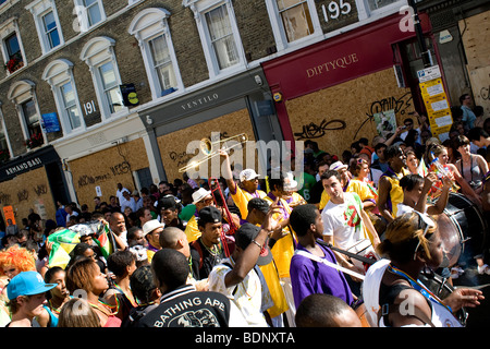 Massen auf Westbourne Grove, Notting Hill Karneval 2009 Stockfoto