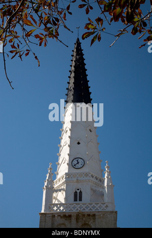 Die markante Kirche Saint Etienne bei Ars auf Ile de Ré, Frankreich. Stockfoto