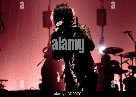 Musik Künstler Musiker Instrument Band Gruppe pop-Rock Sängerin Song Id-Wand Id-Bühnenwand Emma Wilkinson Stockfoto