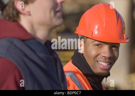 Zwei Ingenieure auf einer Baustelle Stockfoto