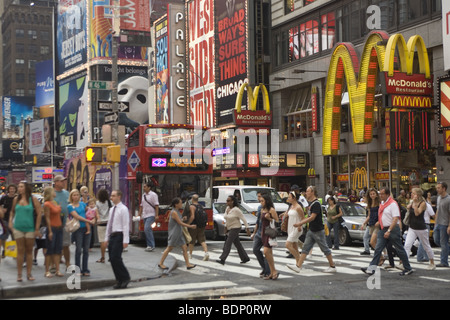 Times Square Gegend in Midtown Manhattan Herzen des Theaterviertels bei 7th Ave., in der Nähe von 46th St. Stockfoto