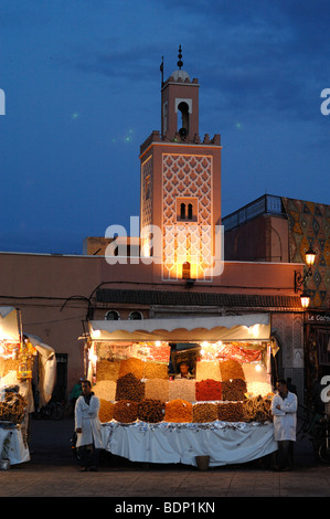 Am Abend getrocknet Garküche am Djemaa El-Fna oder Platz Djemma El Fna, Marrakesch, Marokko Stockfoto