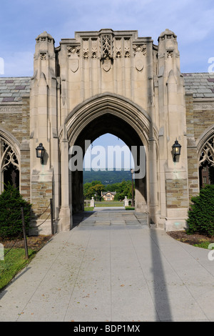 Cornell Universität, Gehweg und Bögen in Lyon Hall Stockfoto