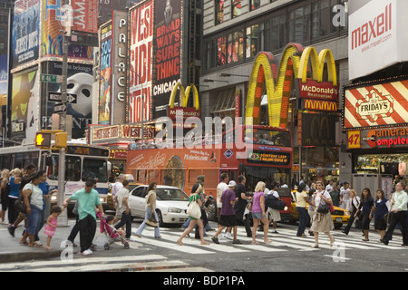 Times Square Gegend in Midtown Manhattan Herzen des Theaterviertels bei 7th Ave., in der Nähe von 46th St. Stockfoto