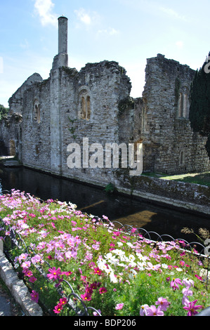 Norman Hall Ruinen, Priory Gardens, Christchurch, Dorset, England, Vereinigtes Königreich Stockfoto