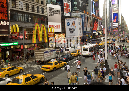 Times Square Gegend in Midtown Manhattan Herzen des Theaterviertels bei 7th Ave., in der Nähe von 46th St. Stockfoto