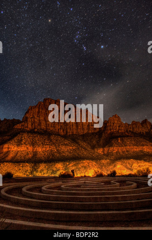 Labyrinth und Nacht Himmel über Springdale Utah Stockfoto